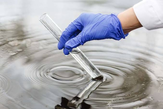 ¿Qué es la DBO y por qué es importante en el tratamiento de aguas residuales?
